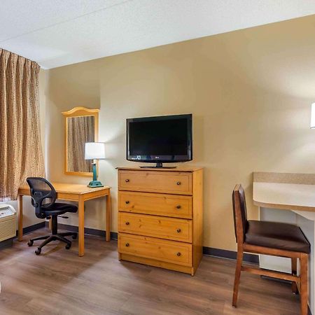Extended Stay America Select Suites - Chicago - Lombard - Oakbrook Oakbrook Terrace Esterno foto