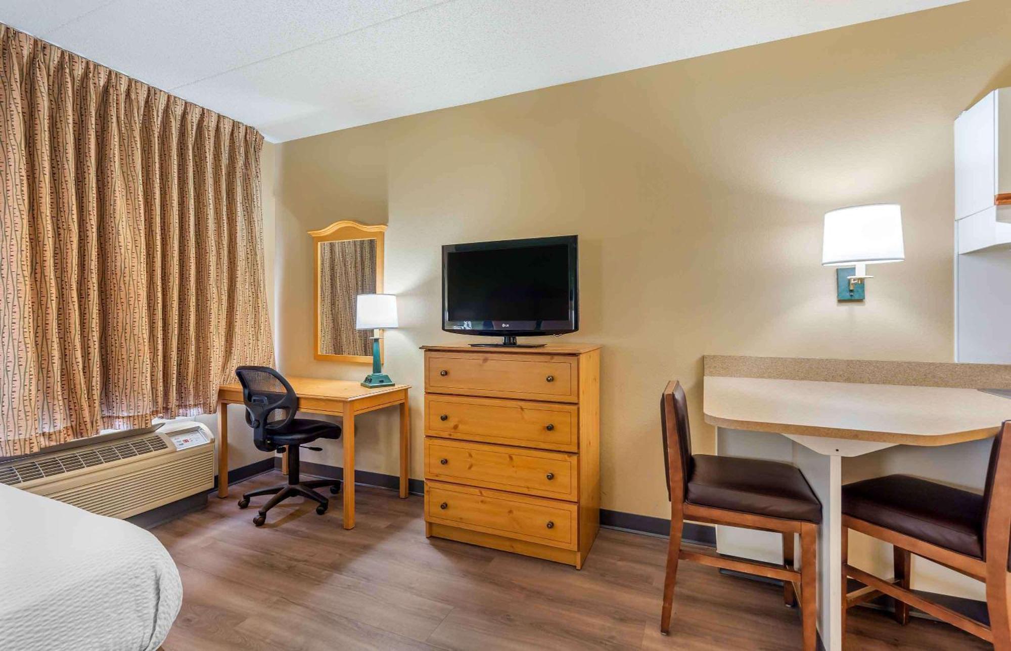 Extended Stay America Select Suites - Chicago - Lombard - Oakbrook Oakbrook Terrace Esterno foto