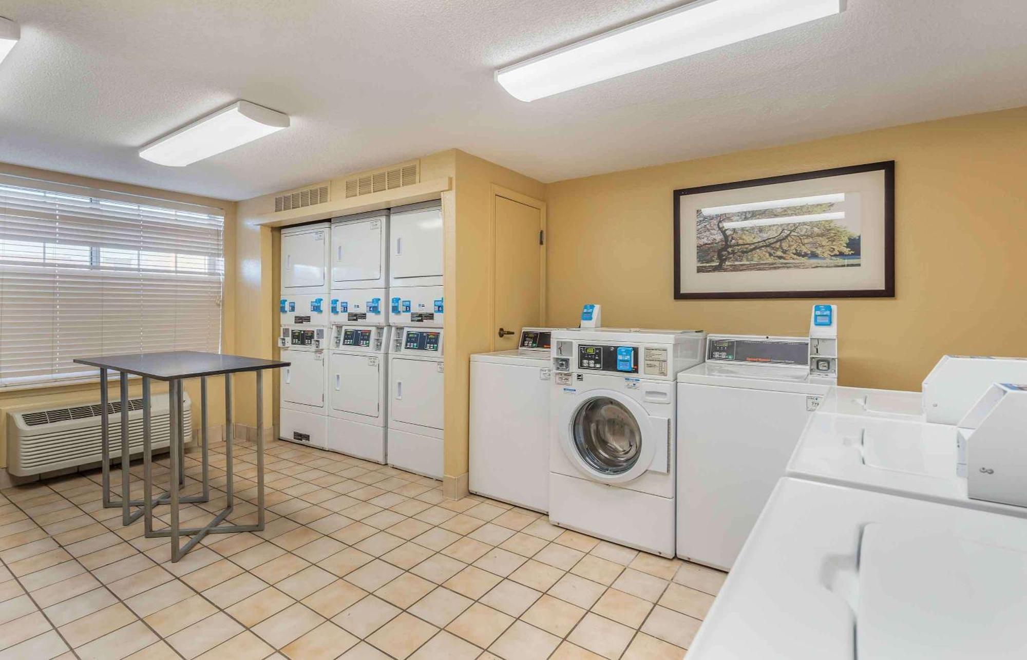 Extended Stay America Select Suites - Chicago - Lombard - Oakbrook Oakbrook Terrace Esterno foto