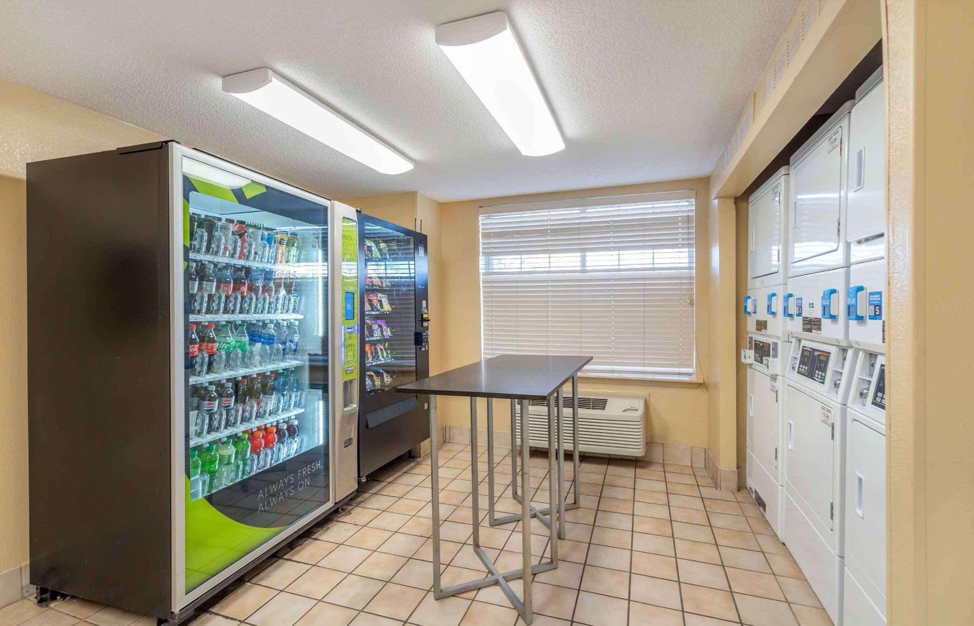 Extended Stay America Select Suites - Chicago - Lombard - Oakbrook Oakbrook Terrace Esterno foto