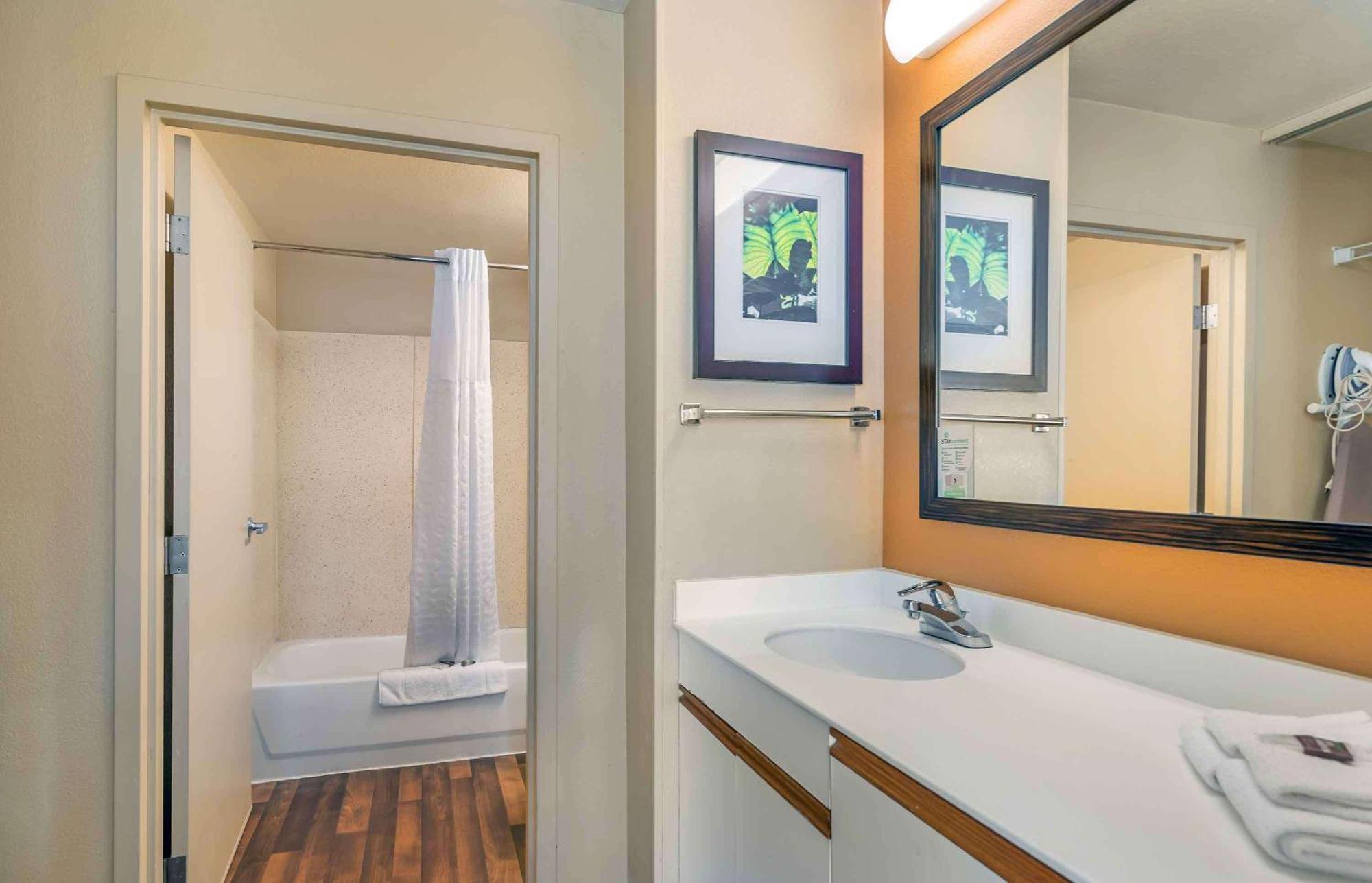 Extended Stay America Select Suites - Chicago - Lombard - Oakbrook Oakbrook Terrace Esterno foto