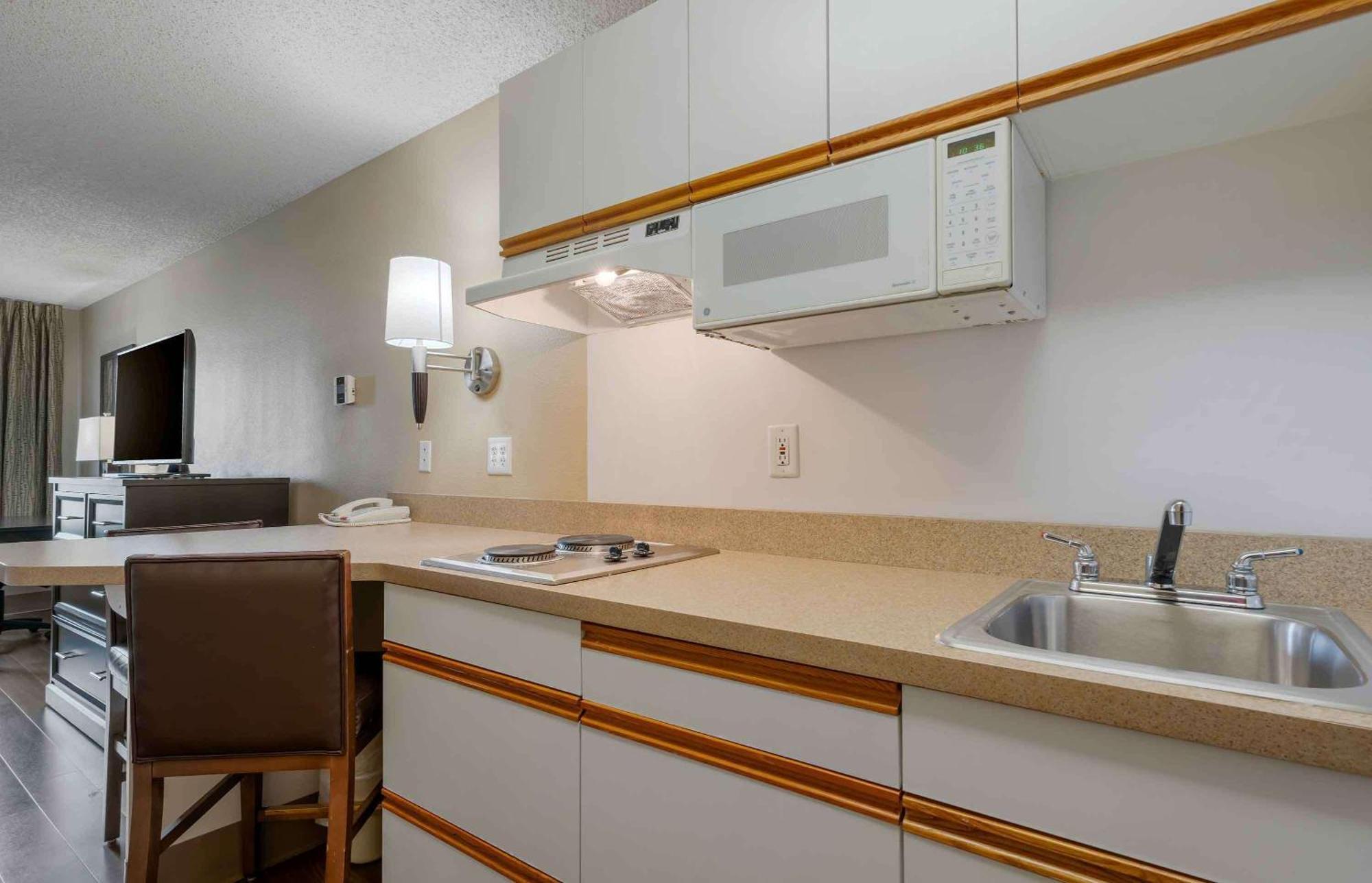 Extended Stay America Select Suites - Chicago - Lombard - Oakbrook Oakbrook Terrace Esterno foto