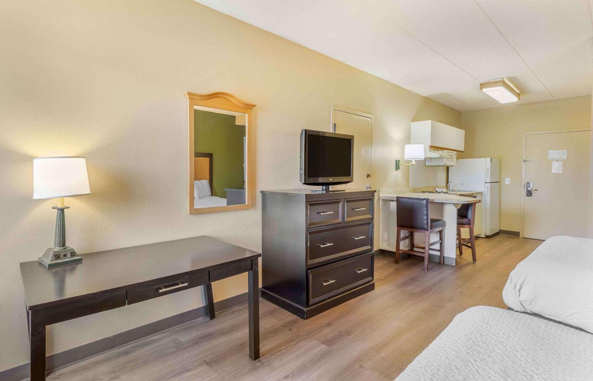 Extended Stay America Select Suites - Chicago - Lombard - Oakbrook Oakbrook Terrace Esterno foto