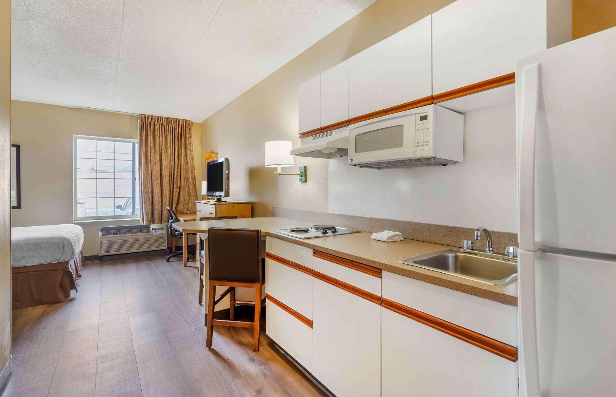 Extended Stay America Select Suites - Chicago - Lombard - Oakbrook Oakbrook Terrace Esterno foto