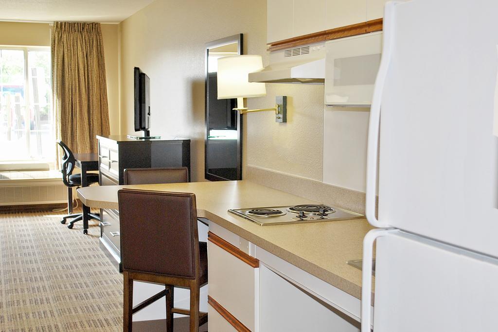Extended Stay America Select Suites - Chicago - Lombard - Oakbrook Oakbrook Terrace Esterno foto