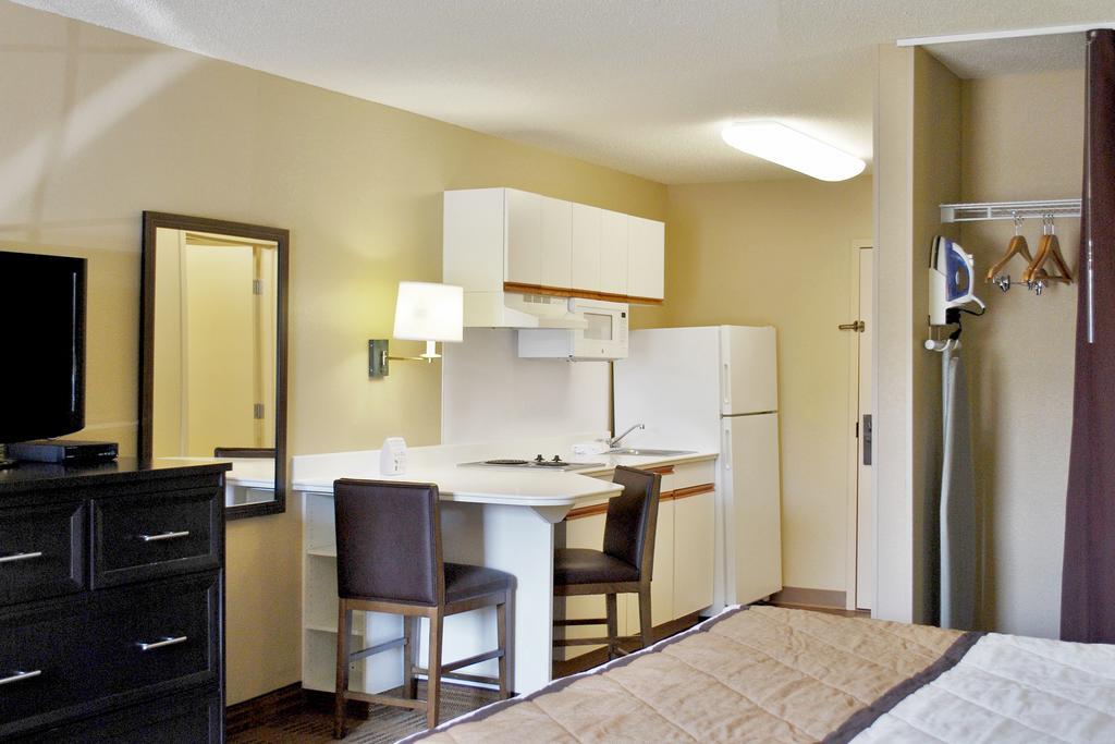 Extended Stay America Select Suites - Chicago - Lombard - Oakbrook Oakbrook Terrace Esterno foto